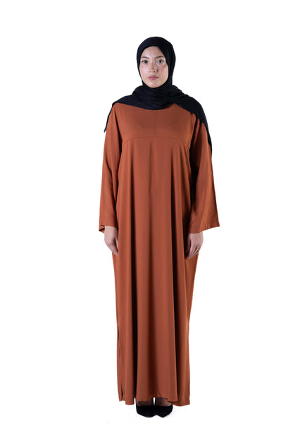 jolienisa Abaya Embrace timeless elegance and effortless comfort with the Jolie Nisa Essential Abaya in a stunning Brick color. Montreal-Made Abaya: The Classic Jolie Nisa Essential Abaya in Brick