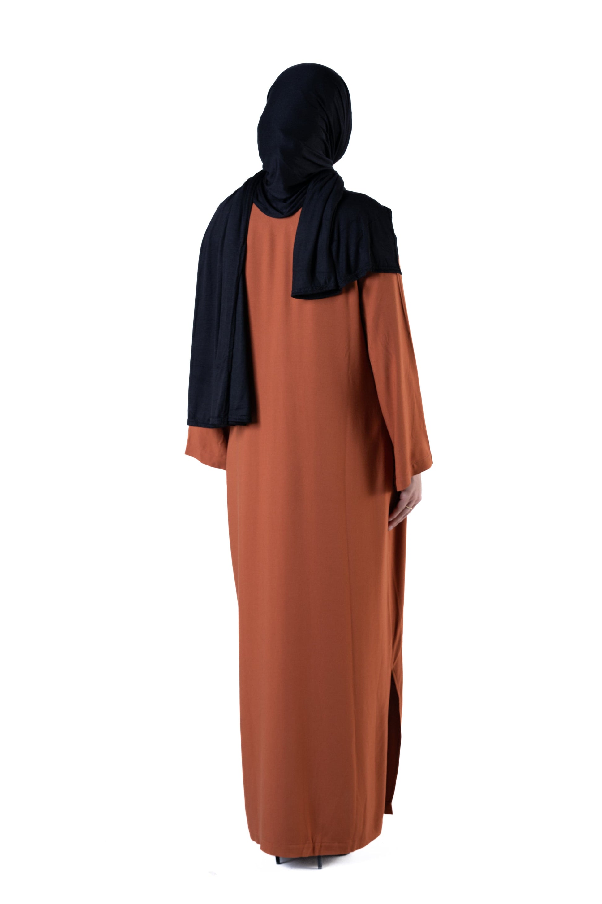 jolienisa Abaya Embrace timeless elegance and effortless comfort with the Jolie Nisa Essential Abaya in a stunning Brick color. Montreal-Made Abaya: The Classic Jolie Nisa Essential Abaya in Brick