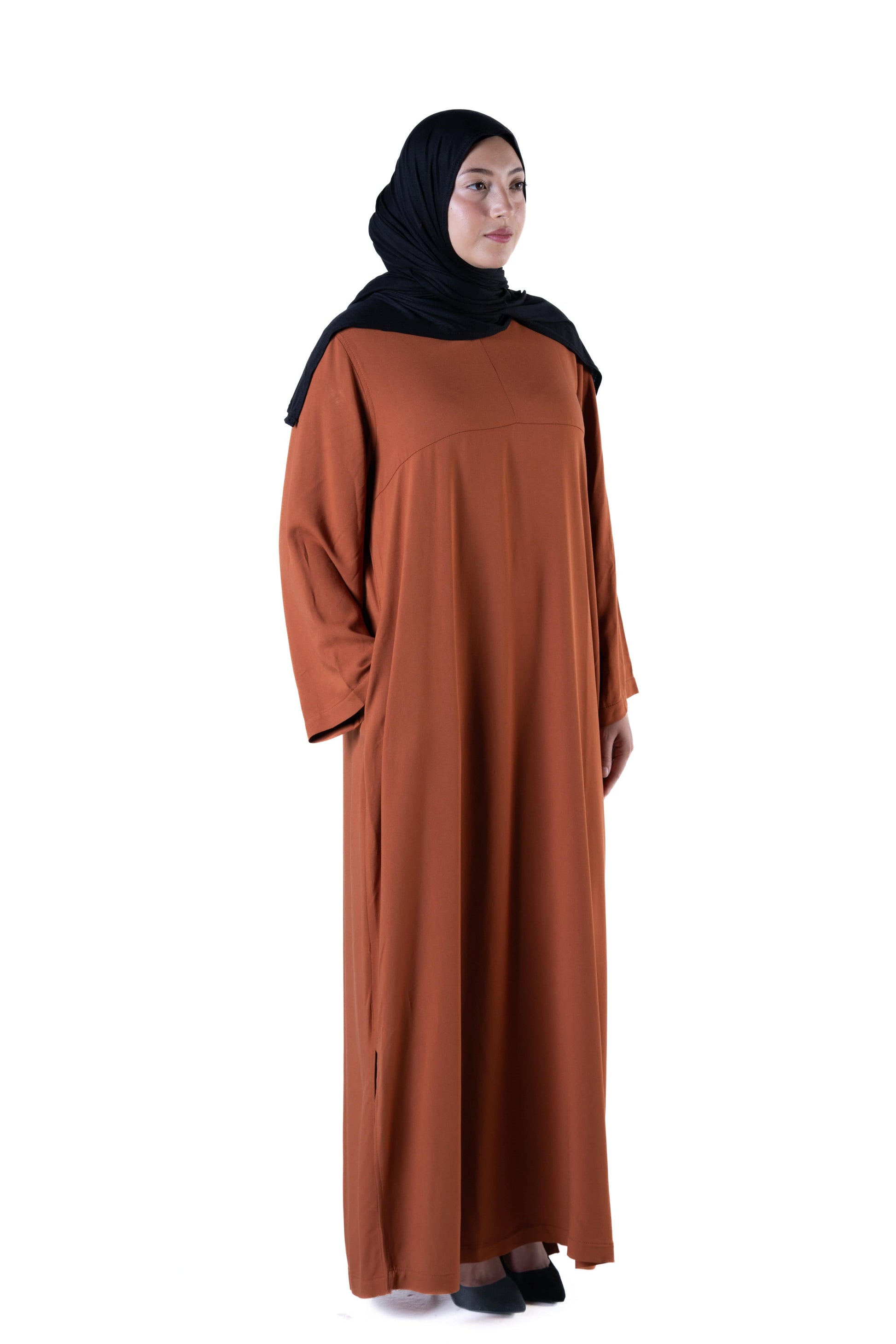 jolienisa Abaya S Embrace timeless elegance and effortless comfort with the Jolie Nisa Essential Abaya in a stunning Brick color. Montreal-Made Abaya: The Classic Jolie Nisa Essential Abaya in Brick
