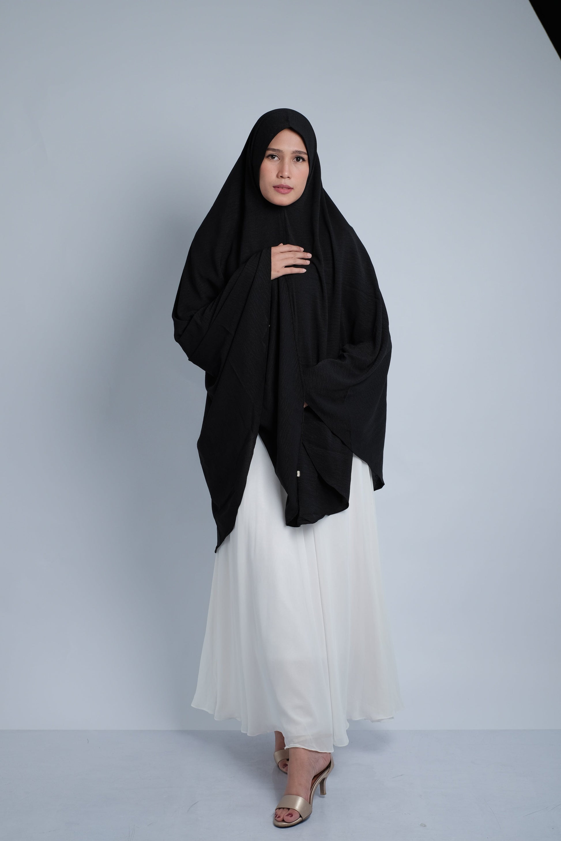 jolienisa Hijab Black No-Iron One-Piece Crinkle Fabric Prayer Jilbab | Free Size Islamic Prayer Dress | Lightweight, Breathable Khimar No-Iron Prayer Jilbab – Lightweight & Free Size Crinkle Fabric Khimar