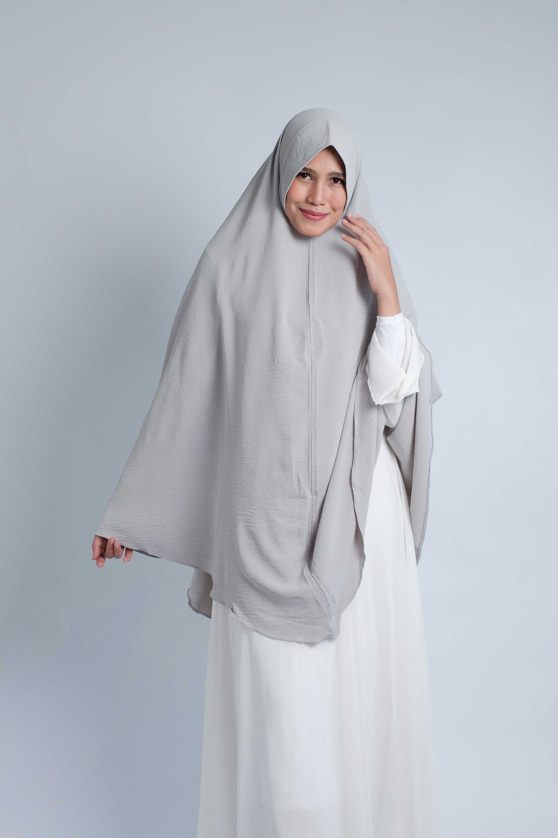 Light grey one-piece prayer jilbab – modest, no-iron crinkle fabric ideal for Hajj, Umrah, and daily Islamic wear.