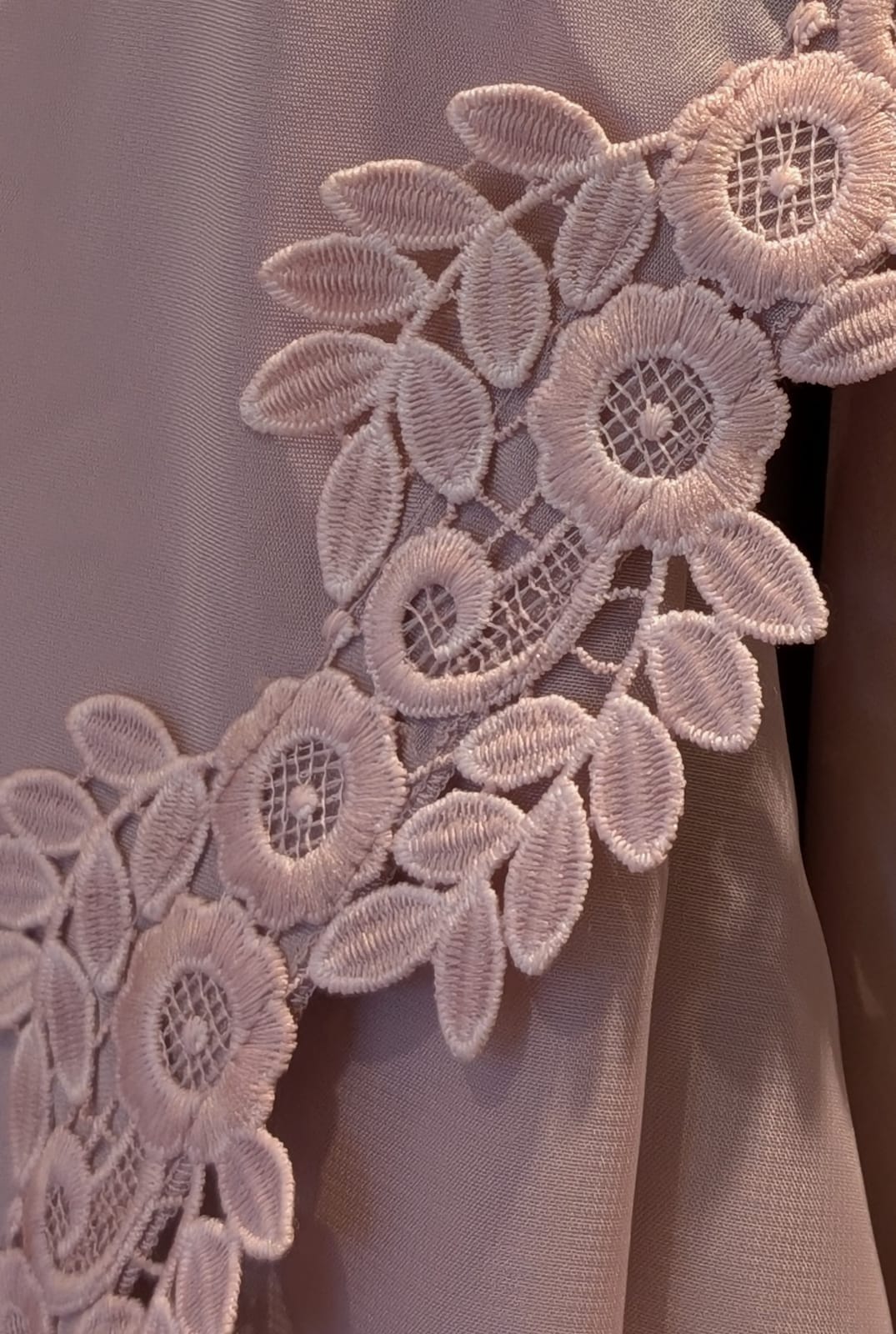 Jolie Nisa Open ABaya Open Abaya with Dantelle Lace Set | Dusty Rose | Jolie Nisa Dusty Rose Open Abaya Set with Lace | Jolie Nisa Montreal