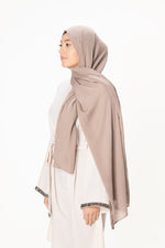 Load image into Gallery viewer, jolienisa Tan Modal Crinkle Hijab
